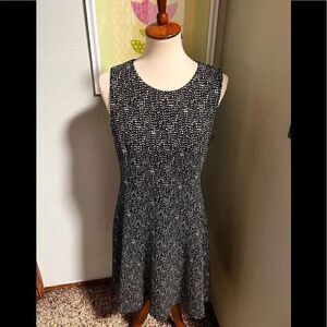 NWOT DKNY sleeveless Black & White Dress Size 10  #D5